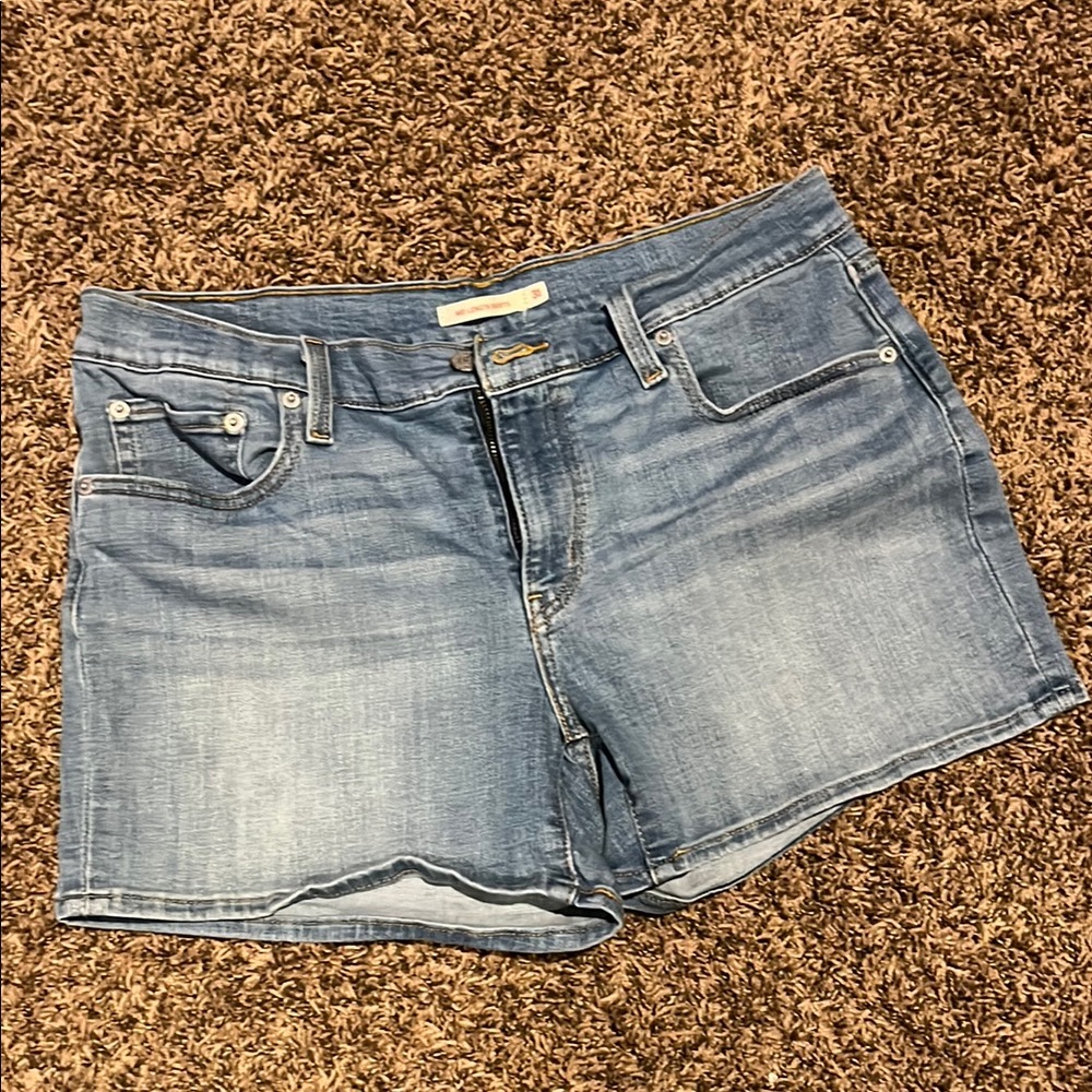 Levis Women’s Jean Shorts Classic Five-Pocket Design